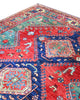Tappeto Kazak 274x229 cm con fondo rosso e verde, tre medaglioni geometrici blu e dettagli avorio, tramato ed annodato a mano, provenienza Caucaso.