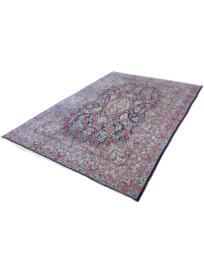 Tappeto Kerman 296x197 cm con fondo blu notte e motivi floreali rosa, avorio e verde, tramato ed annodato a mano, provenienza Kerman.