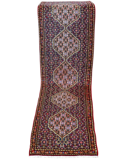 Tappeto persiano Senneh 238x61 cm, corridore con fondo bordeaux e rombi centrali floreali, annodato a mano in lana vegetale.