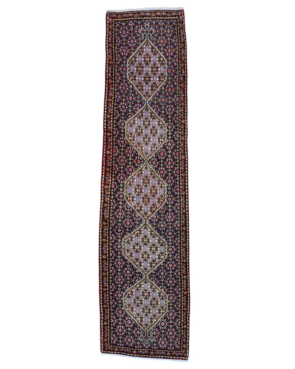 Tappeto persiano Senneh 238x61 cm, corridore con fondo bordeaux e rombi centrali floreali, annodato a mano in lana vegetale.