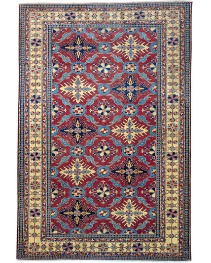 Tappeto Shirvan 289x196 cm con fondo rosso e motivi geometrici gialli, blu e avorio, tramato ed annodato a mano, provenienza Caucaso.