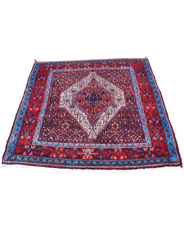 Tappeto Sanneh rosso 150x134 cm con disegno tradizionale in salotto