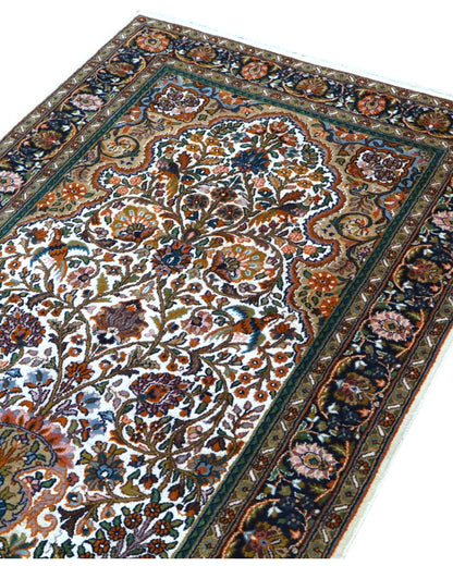 Tappeto persiano beige con dettagli oro e blu 152x93 cm per soggiorno