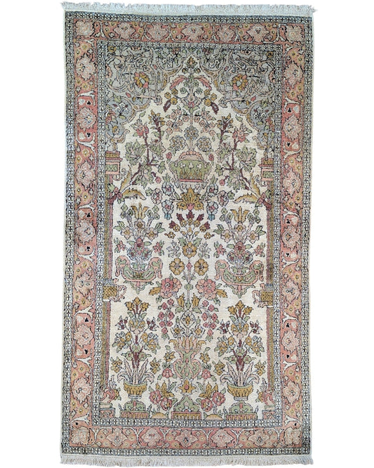 Tappeto persiano 157x88 cm avorio con motivi floreali in soggiorno elegante