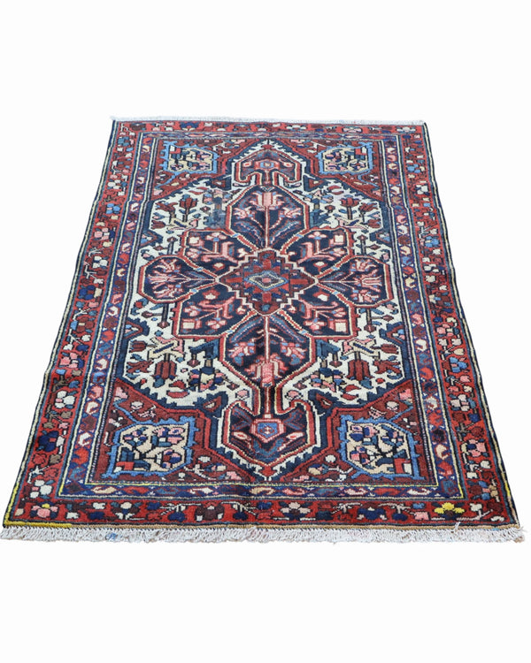 Tappeto Bakhtiyari Antico 185x117 cm annodato a mano con grande medaglione floreale centrale.