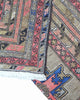 Tappeto Bakhtiyari Antico 185x117 cm in lana con bordura decorata e composizione geometrica centrale.