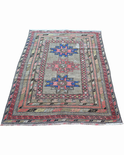 Tappeto Bakhtiyari Antico 185x117 cm annodato a mano con tre medaglioni geometrici e bordure decorate.