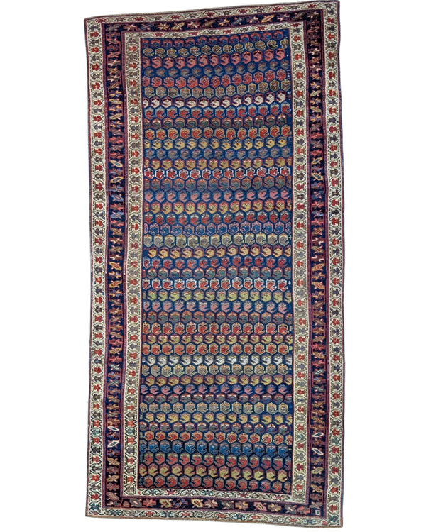Tappeto Caucaso Antico 266x136 cm annodato a mano con motivo geometrico su fondo blu intenso.