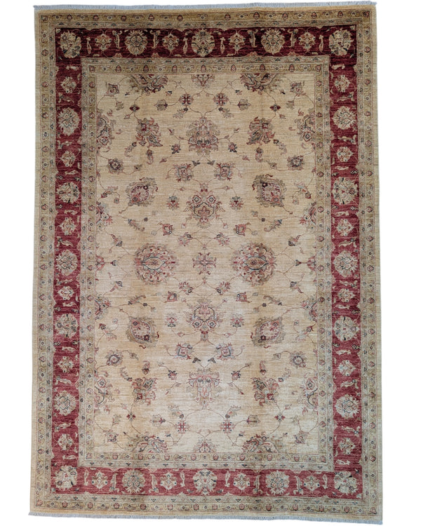 Tappeto Farahan 296x203 cm con fondo beige, cornice rossa e dettagli floreali turchesi. Annodato a mano in lana e cotone con colori vegetali,