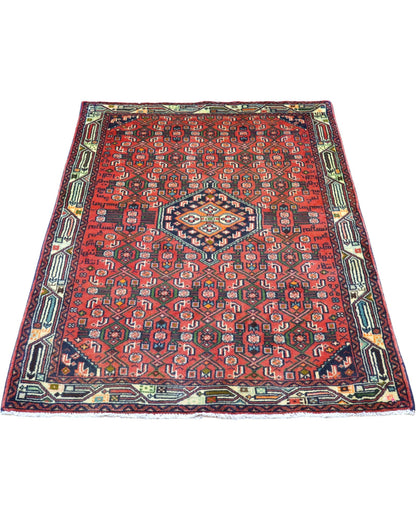 Tappeto Hamedan rosso 150x106 cm con medaglione centrale in salotto