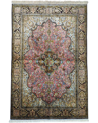 Tappeto 160x107 cm rosso e blu con motivo floreale in soggiorno elegante
