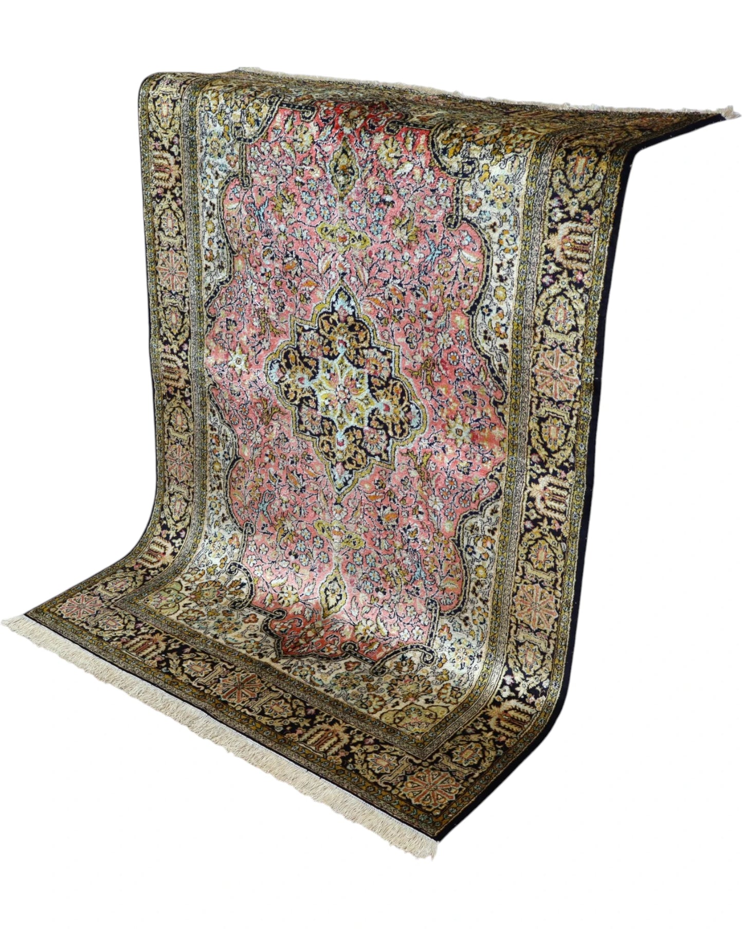 Dettaglio del tappeto India 160x107 cm con medaglione centrale in soggiorno