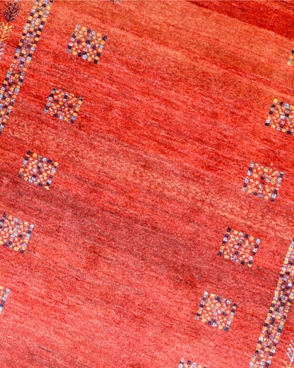Tappeto Kashan geometrico rosso 150x100 cm in camera da letto