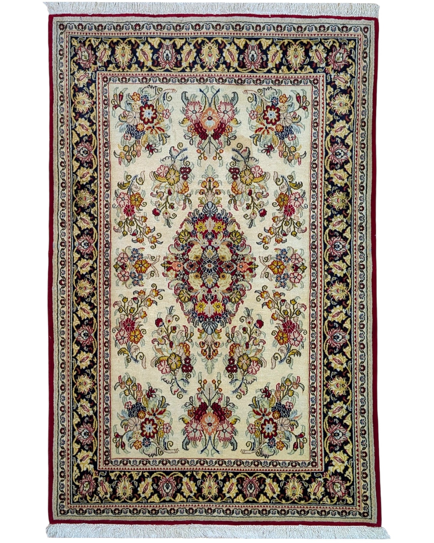 Tappeto persiano 167x108 cm avorio con medaglione floreale in soggiorno elegante