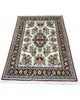 Tappeto Qom avorio 167x108 cm con motivi floreali in salotto raffinato