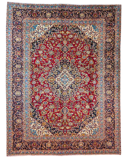 Tappeto persiano Kashan 400x300 cm, fondo rosso con medaglione centrale e cornice floreale, annodato a mano in lana vegetale.