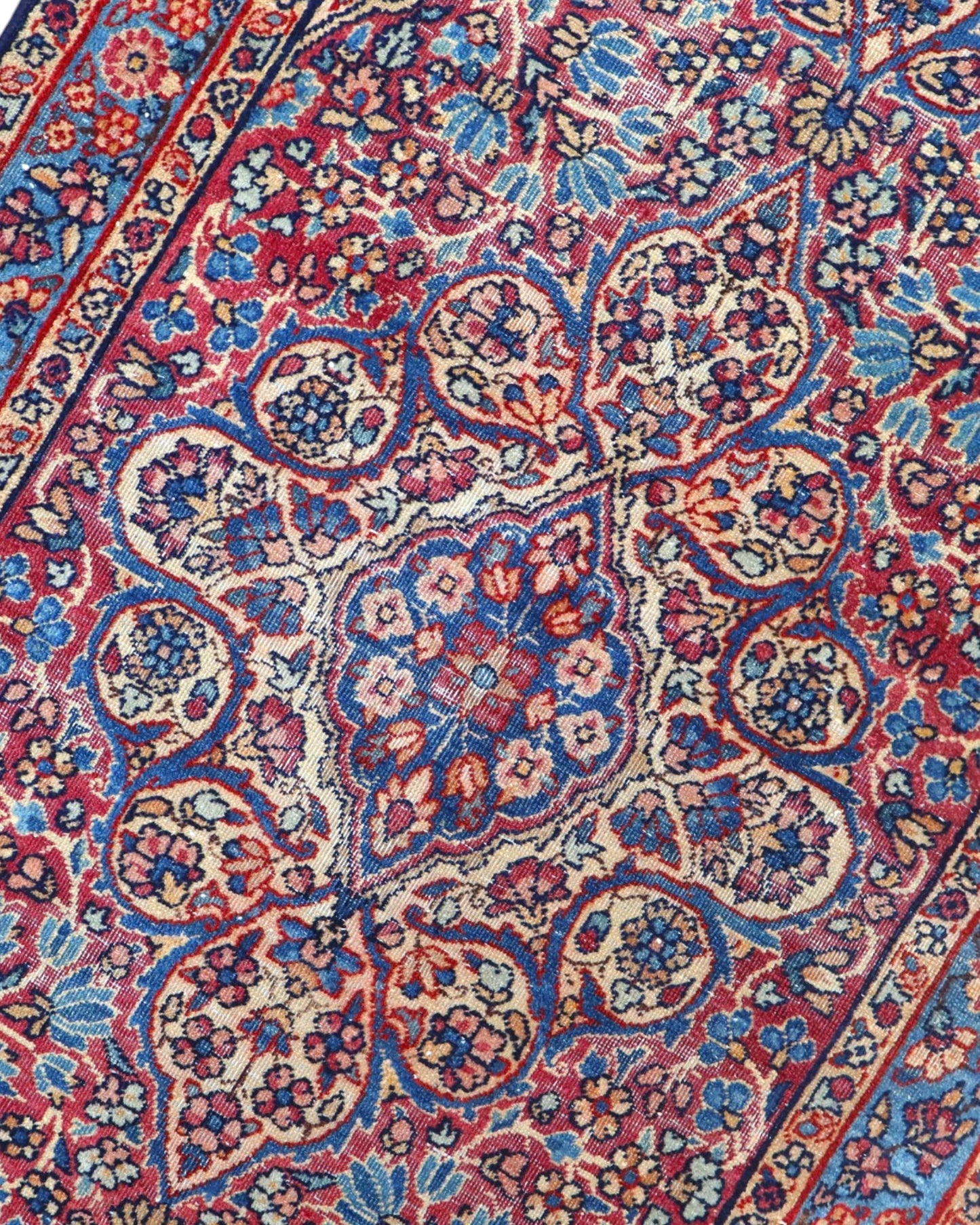 Tappeto Liliyan 180x50 cm con elegante medaglione centrale e motivi ornamentali persiani.