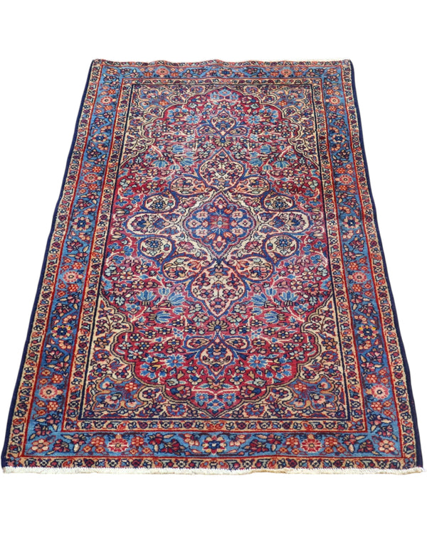 Tappeto Liliyan 180x50 cm annodato a mano con medaglione floreale e bordure blu decorate.