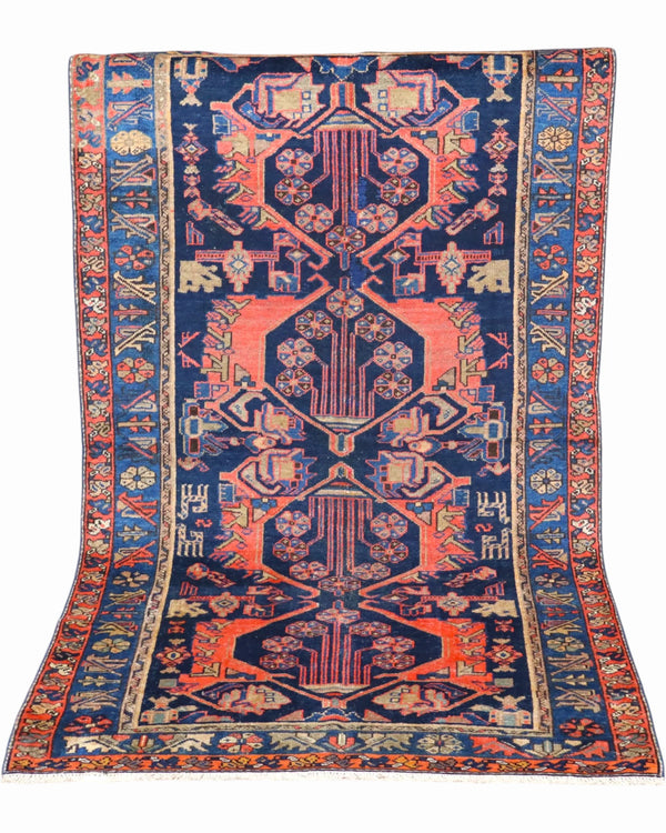 Tappeto Malayer Antico 190x118 cm annodato a mano con medaglioni geometrici e motivi tribali persiani.