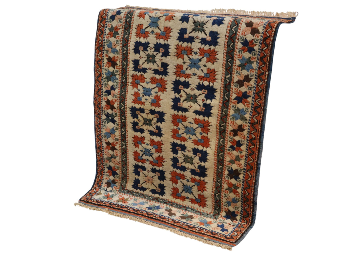 Tappeto Cucazo 135x95 cm, annodato a mano, lana pregiata, motivi geometrici policromi, artigianato caucasico.