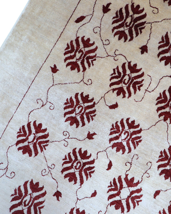 Tappeto Moderno persiano 273x167 cm con fondo avorio e motivi floreali rossi stilizzati, tramato ed annodato a mano.