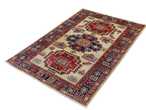 Tappeto Kazak 171x117 cm, annodato a mano in lana pregiata, motivi geometrici caucasici con medaglioni e bordura decorata.
