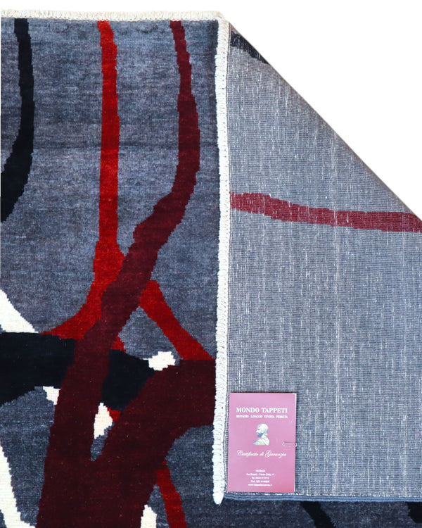 Tappeto Moderno persiano 293x200 cm con fondo grigio e motivi astratti in rosso, nero e avorio, tramato ed annodato a mano.