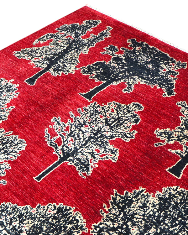Tappeto moderno persiano 352x257 cm, annodato a mano, alberi stilizzati in varie forme su fondo rosso rubino, lana tinta vegetale, certificato incluso.