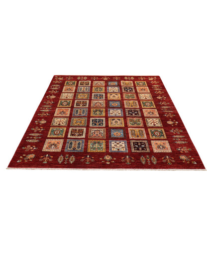 Tappeto Farahan “Fornelli” 241x180 cm, annodato a mano in Afghanistan, motivo a griglia con quadrati multicolore su fondo rosso intenso, lana tinta vegetale, certificato di autenticità.