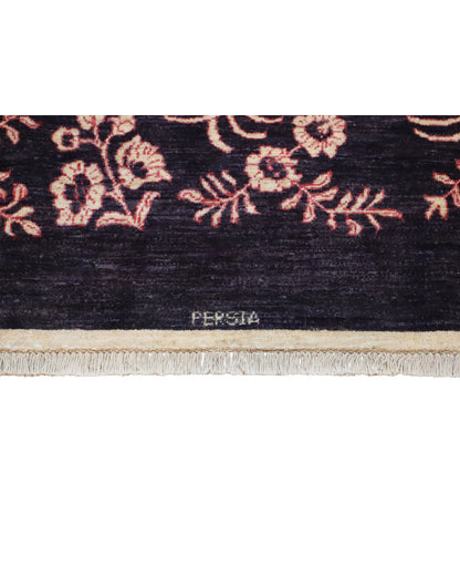 Tappeto moderno “Fiori di Darios” 236x183 cm, annodato a mano, fondo grigio scuro con motivi floreali e rametti beige/crema, lana tinta vegetale, certificato incluso.