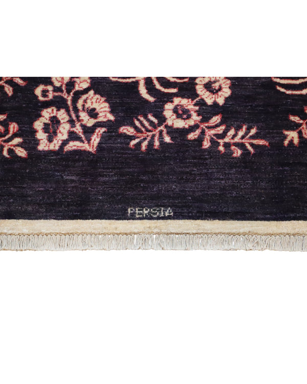 Tappeto moderno “Fiori di Darios” 236x183 cm, annodato a mano, fondo grigio scuro con motivi floreali e rametti beige/crema, lana tinta vegetale, certificato incluso.