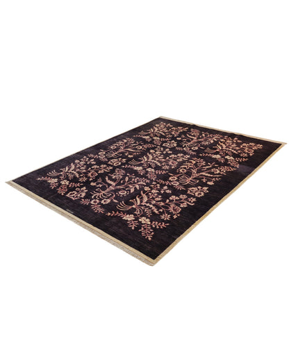 Tappeto moderno “Fiori di Darios” 236x183 cm, annodato a mano, fondo grigio scuro con motivi floreali e rametti beige/crema, lana tinta vegetale, certificato incluso.