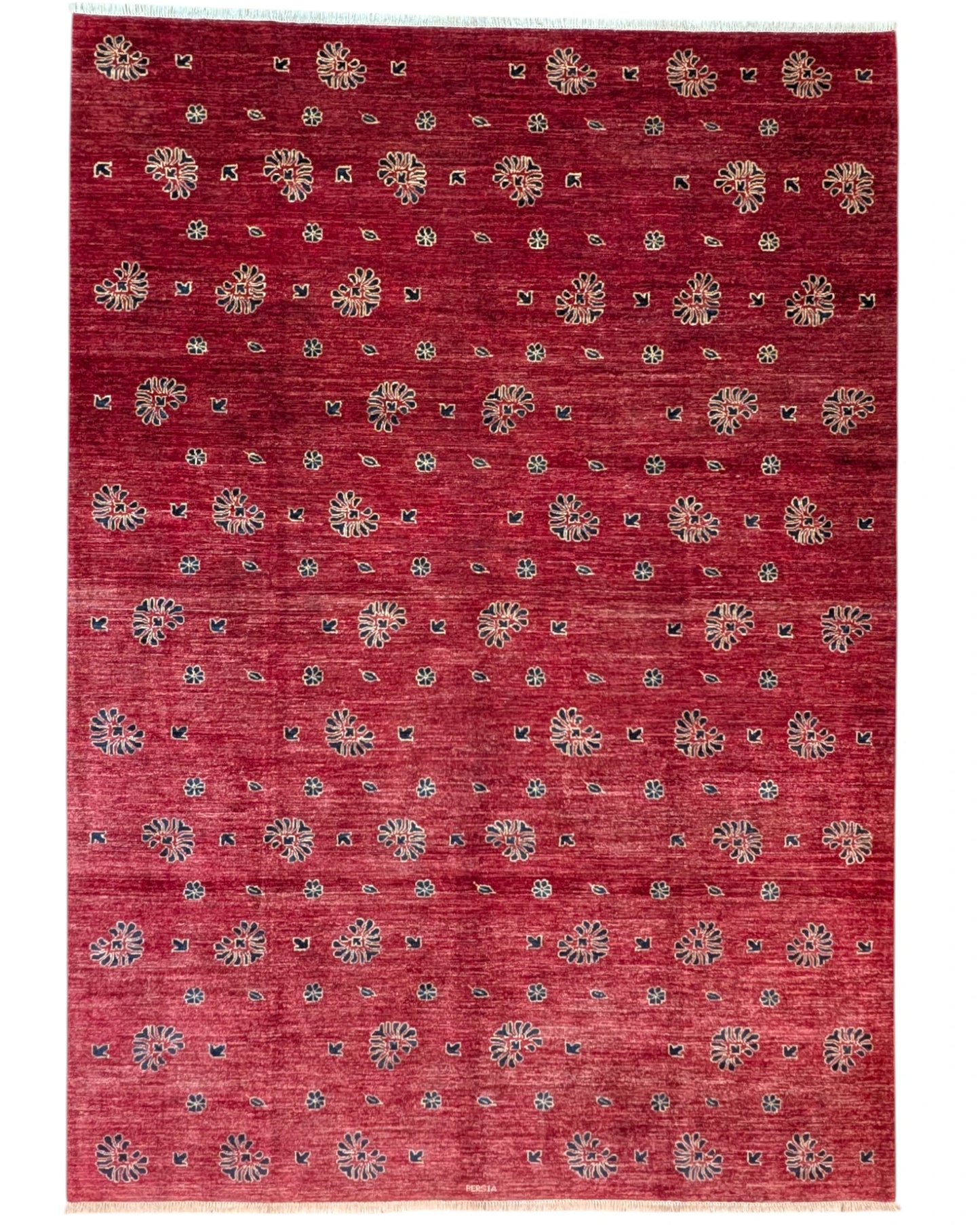 Tappeto Moderno 349x248 cm annodato a mano, rettangolare, fondo rosso con motivi decorativi stilizzati, realizzato in cotone e lana con colori vegetali.