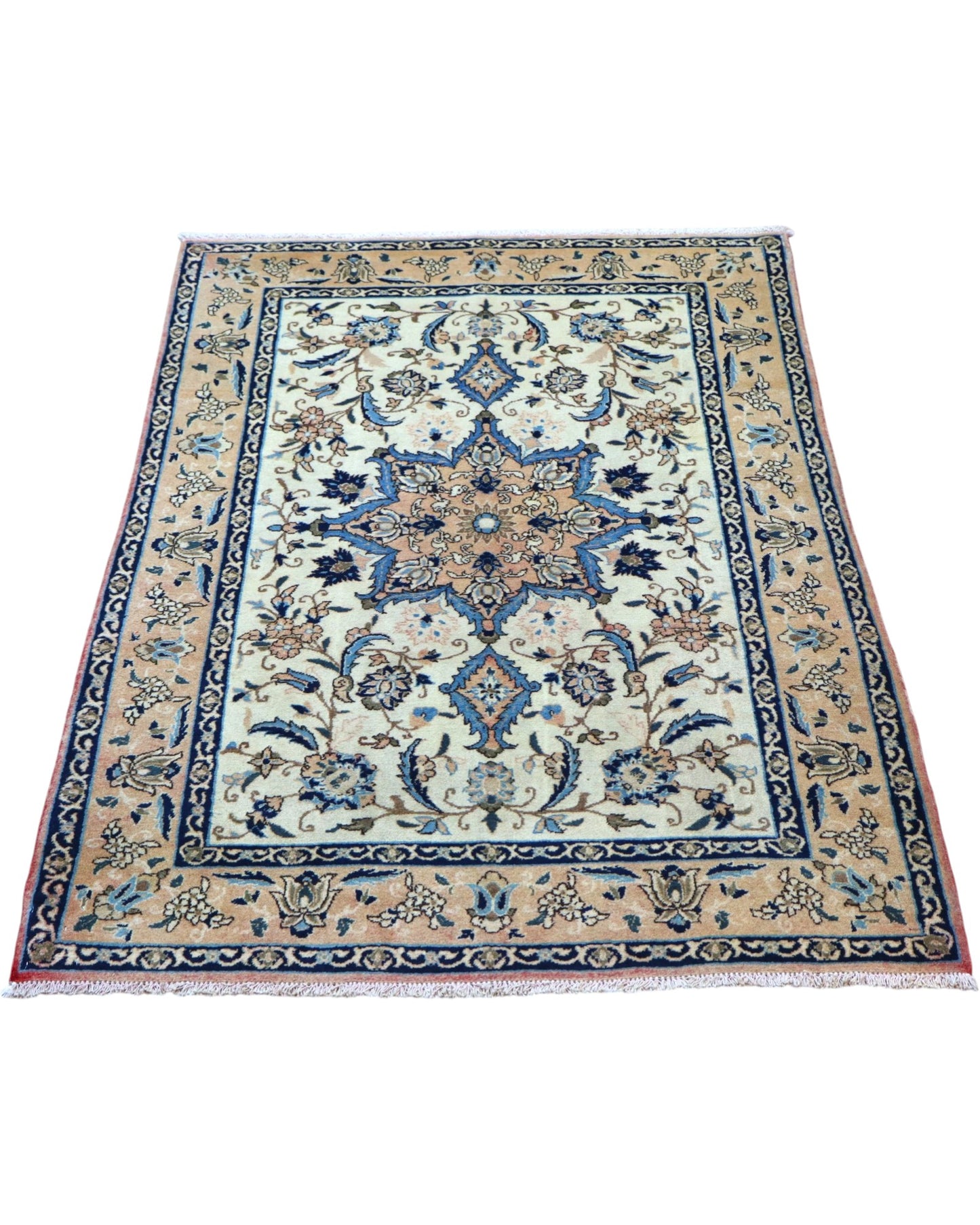 Tappeto Najafabad beige e blu 159x106 cm in salotto luminoso