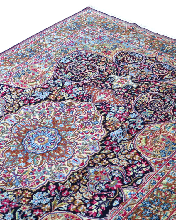 Tappeto persiano Kirman 244x158 cm con toni blu e rosso per soggiorno