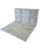 Tappeto 280x185 cm beige sabbia con disegno damascato per zona living luminosa.
