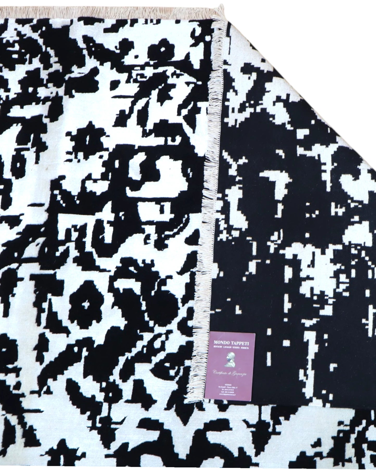 Tappeto in lana 292x202 cm nero e avorio con medaglione per ambiente luxury.