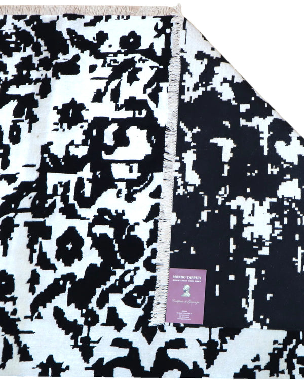 Tappeto in lana 292x202 cm nero e avorio con medaglione per ambiente luxury.