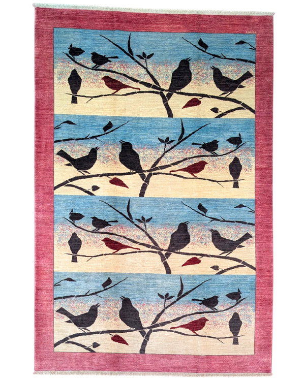 Tappeto 293x195 cm rosa e azzurro con uccelli stilizzati per soggiorno elegante.