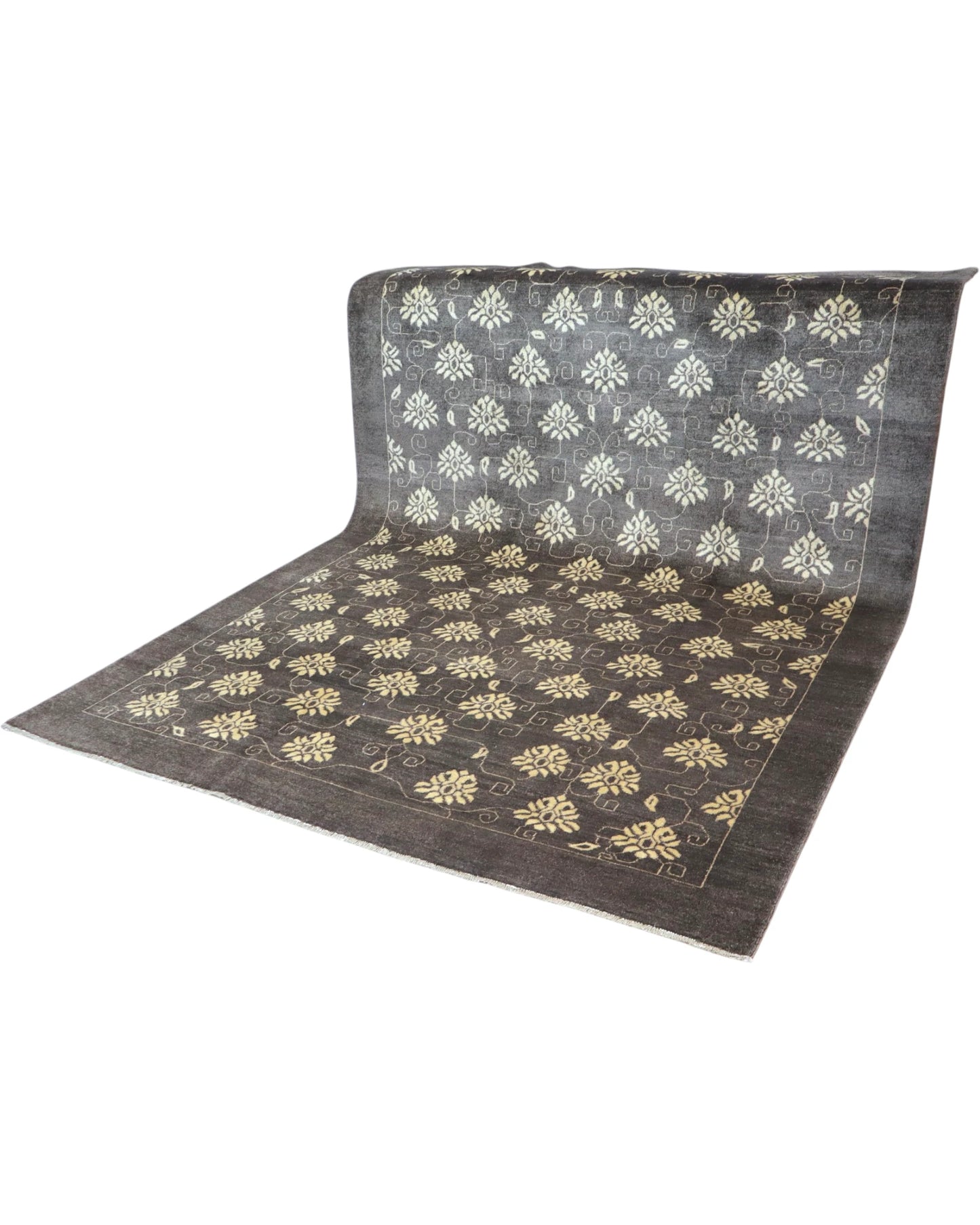 Tappeto 294x216 cm in lana grigio scuro con decori floreali per sala da pranzo.
