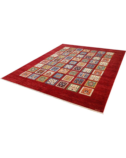 Tappeto 300x245 cm rosso con formelle decorative multicolore per sala da pranzo.