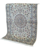 Tappeto Nain 150x101cm bianco e blu con medaglione floreale in soggiorno elegante
