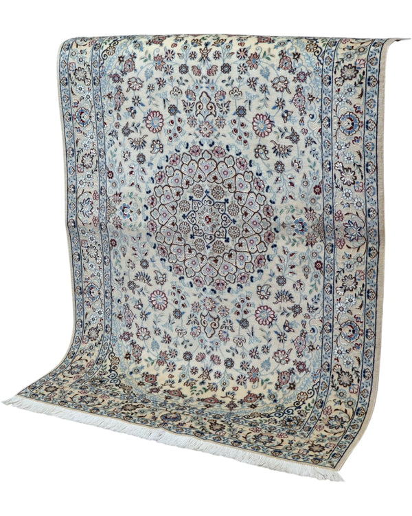 Tappeto Nain 150x101cm bianco e blu con medaglione floreale in soggiorno elegante