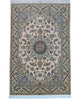 Tappeto Persiano Nain 174x116cm beige e blu in soggiorno elegante