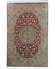 Tappeto Persiano Qom 152x97cm rosso con medaglione in soggiorno elegante