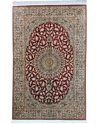 Tappeto Persiano Qom 152x97cm rosso con medaglione in soggiorno elegante