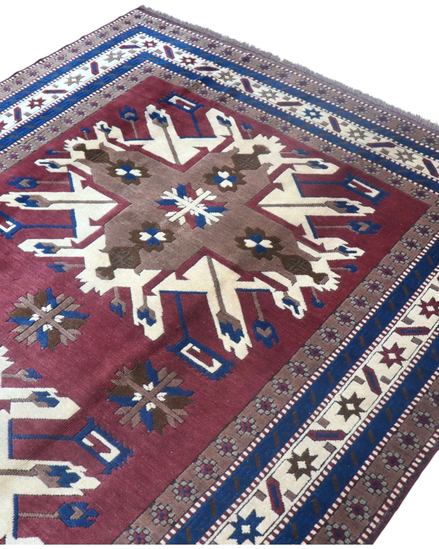 Tappeto 246x180 cm Carcuzo, un’opera d’arte geometrica per camere da letto.