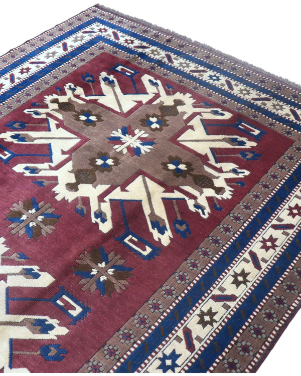 Tappeto 246x180 cm Carcuzo, un’opera d’arte geometrica per camere da letto.