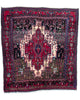 Tappeto persiano 147x130 cm rosso con medaglione geometrico in soggiorno elegante