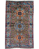 Tappeto Caucaso Antico 188x115 cm annodato a mano con tre medaglioni stellati e motivi geometrici tribali.